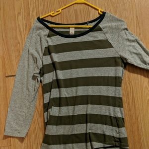 Three-quarter sleeve t-shirt